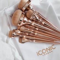 Gold-frosted bristles on Iconic HD Brush.
