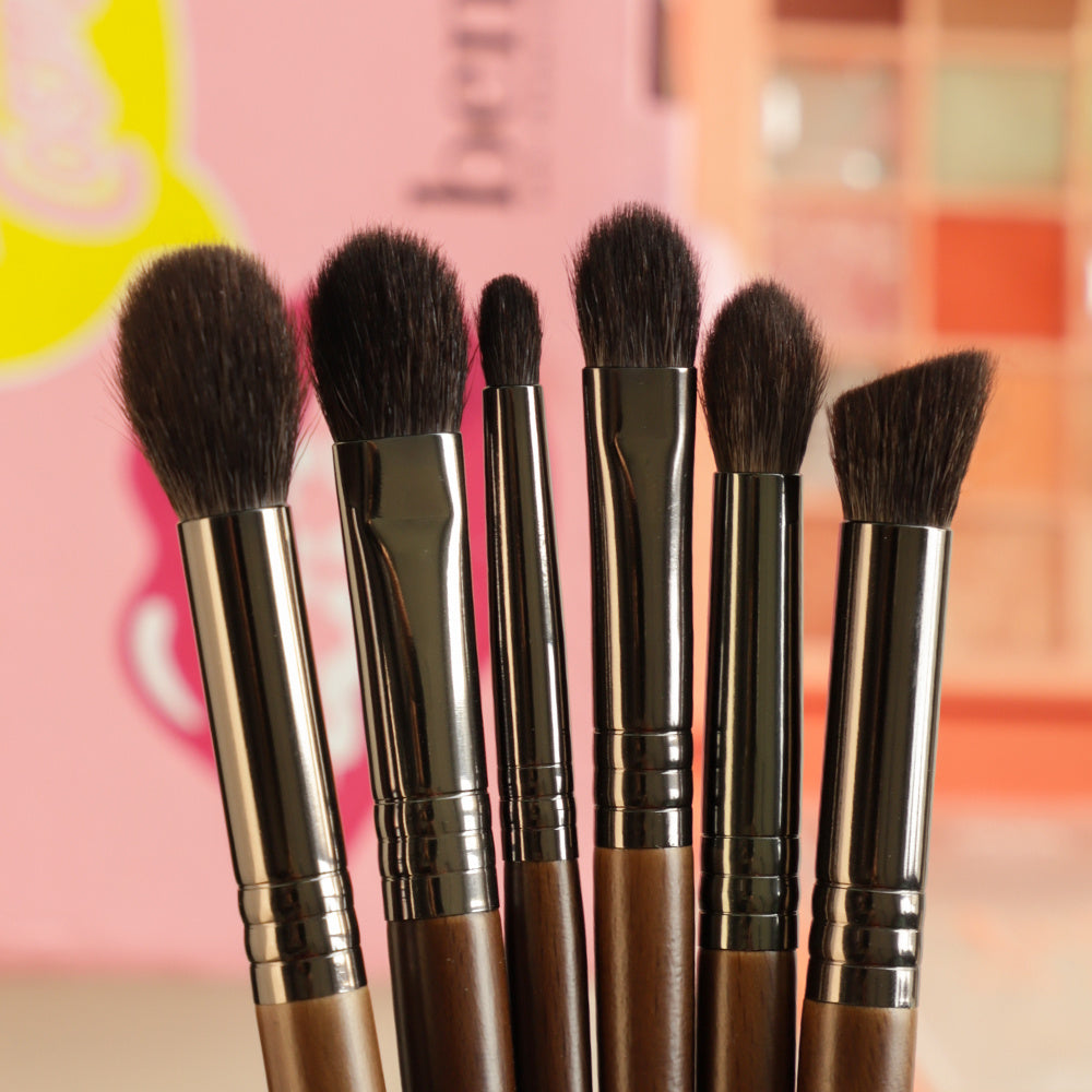 Handcrafted Solid Wood Handle Wool Makeup Brushes – Artistry in Every Sweep