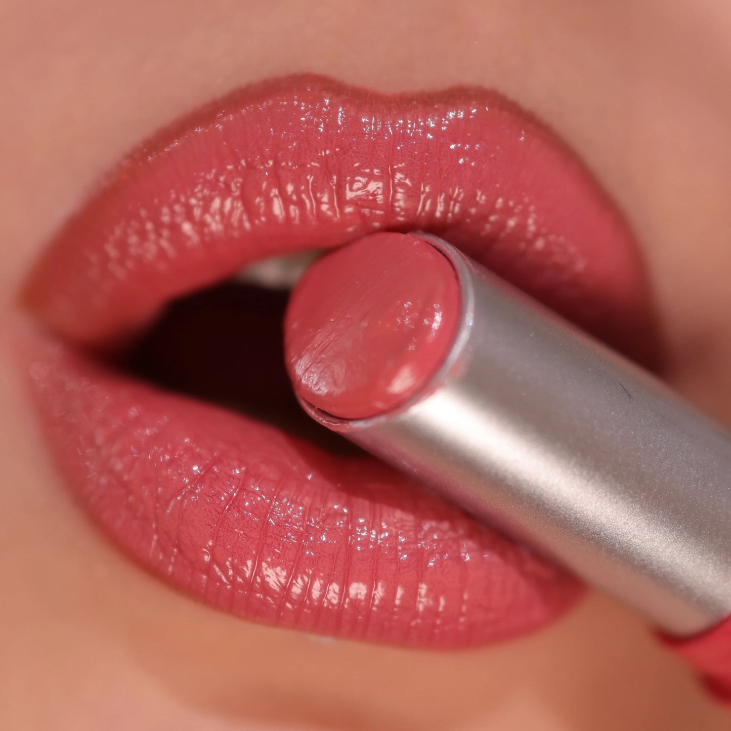 AquaReflect Lip Gloss